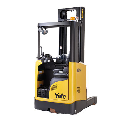 Narrow aisle reach truck